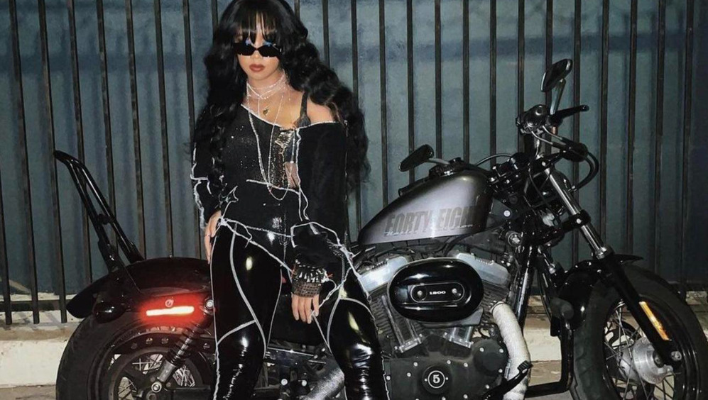 Подружка рокера: как создать на 8 марта самый актуальный бьюти-образ этого года