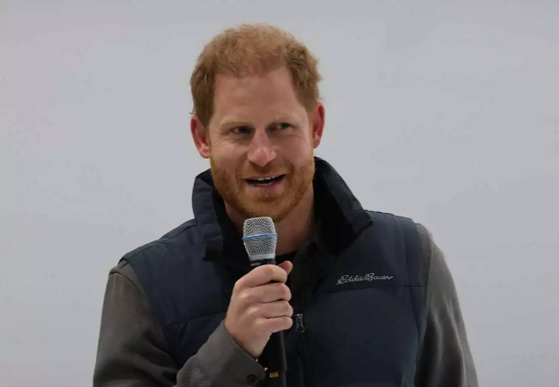 Принц Гарри тщетно пытается помириться с отцом и братом