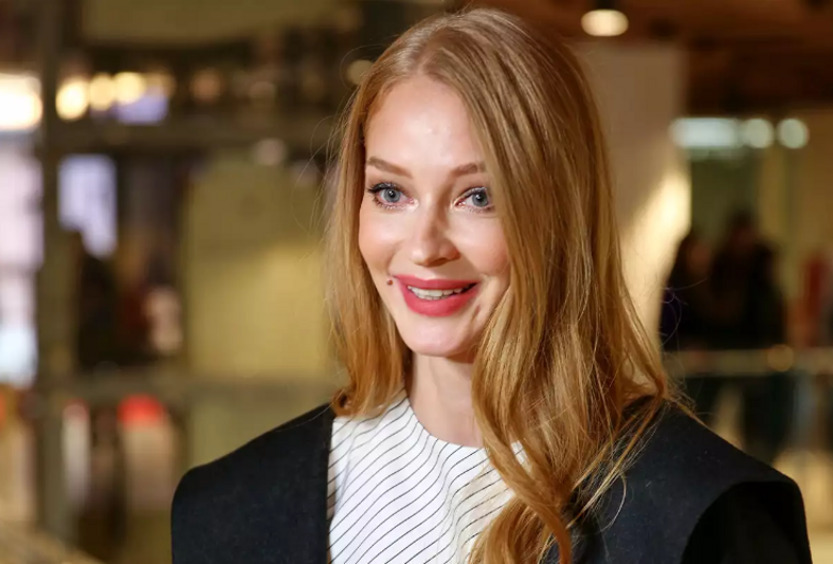 «Не в ту дверь зашла?»: Светлана Ходченкова показала себя в нижнем белье