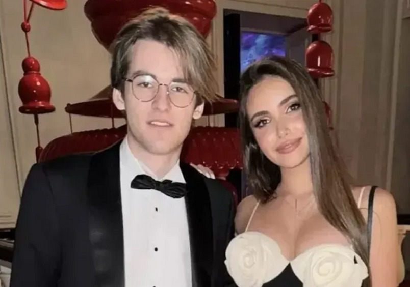 17-летняя блогерша Тоня Худякова встречается с Артемом Дубцовым