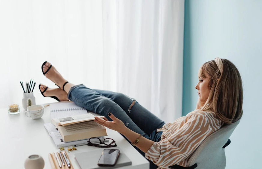 Как справиться с потливостью ног: дерматолог рассказал, как облегчить состояние