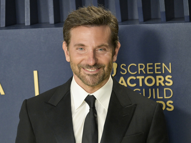 Брэдли Купер признался, что предпочитает расхаживать дома без одежды