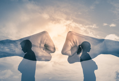 Люблю и ненавижу: что такое кармические отношения и как понять, что вы в них