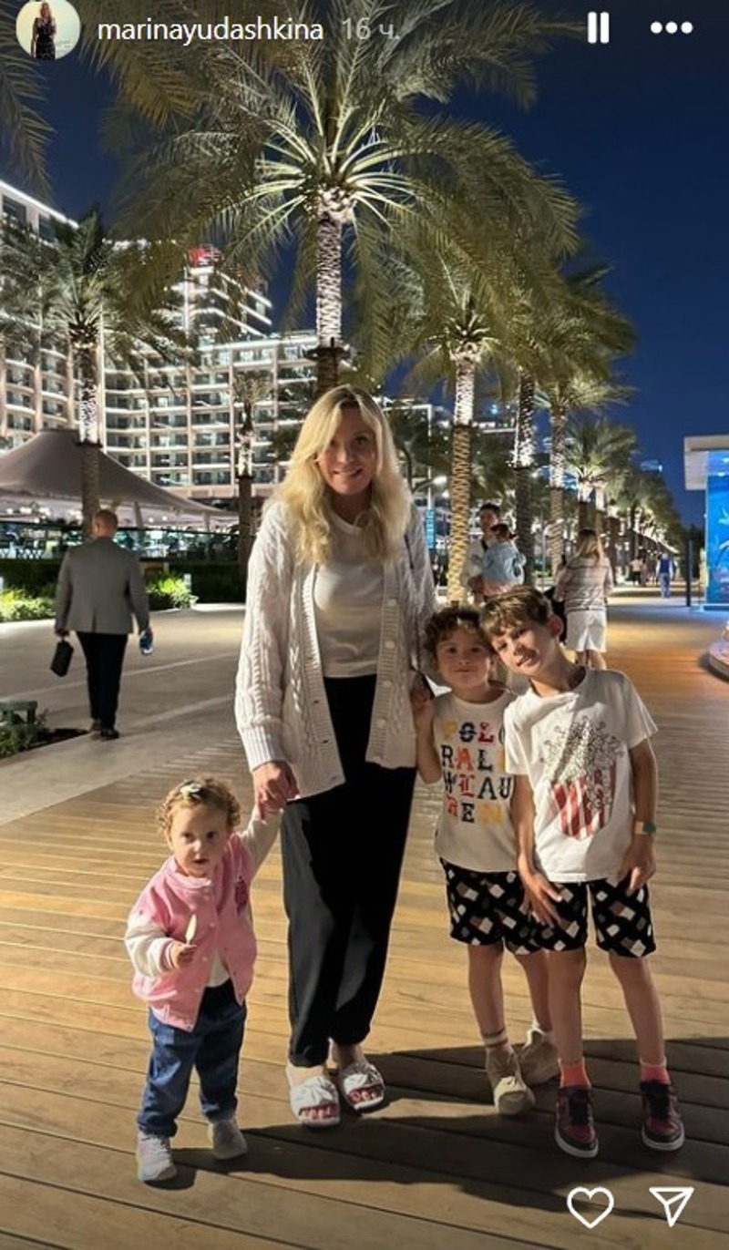 Марина Юдашкина с внуками
