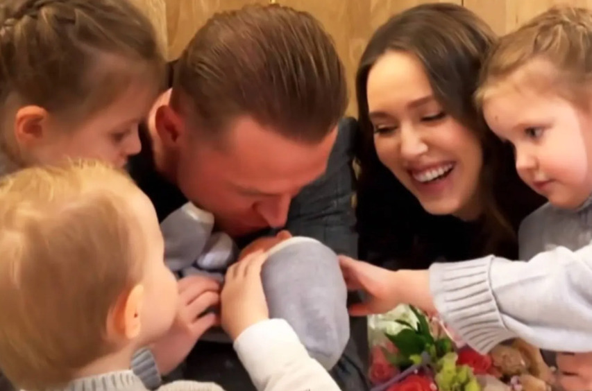 Тарасов забрал жену с четвертым ребенком из роддома