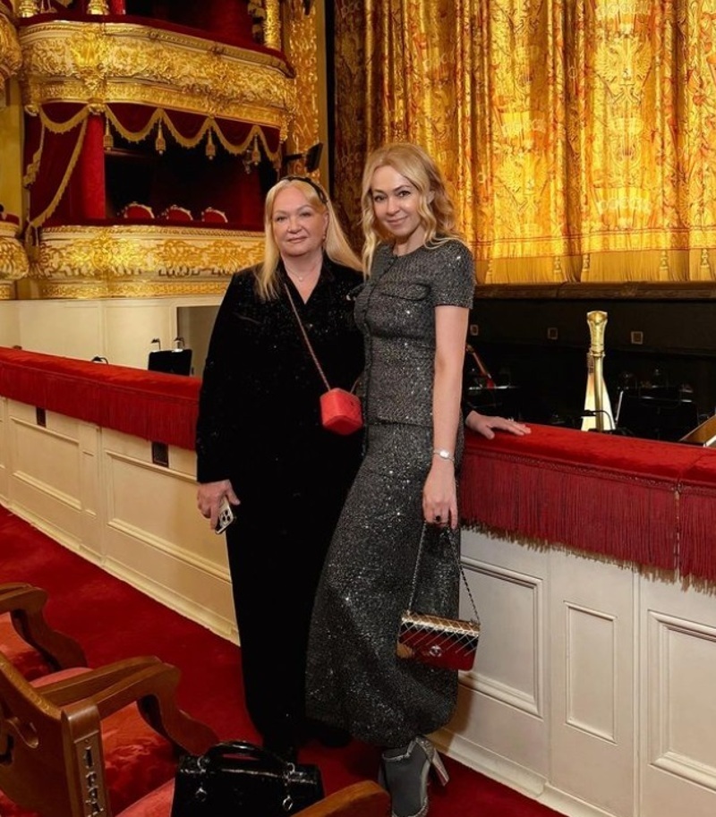 Яна Рудковская с мамой