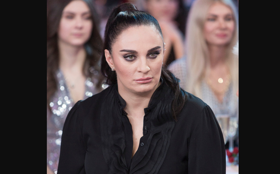 «Я должна это сказать и тут»: Елена Ваенга потеряла близкого человека