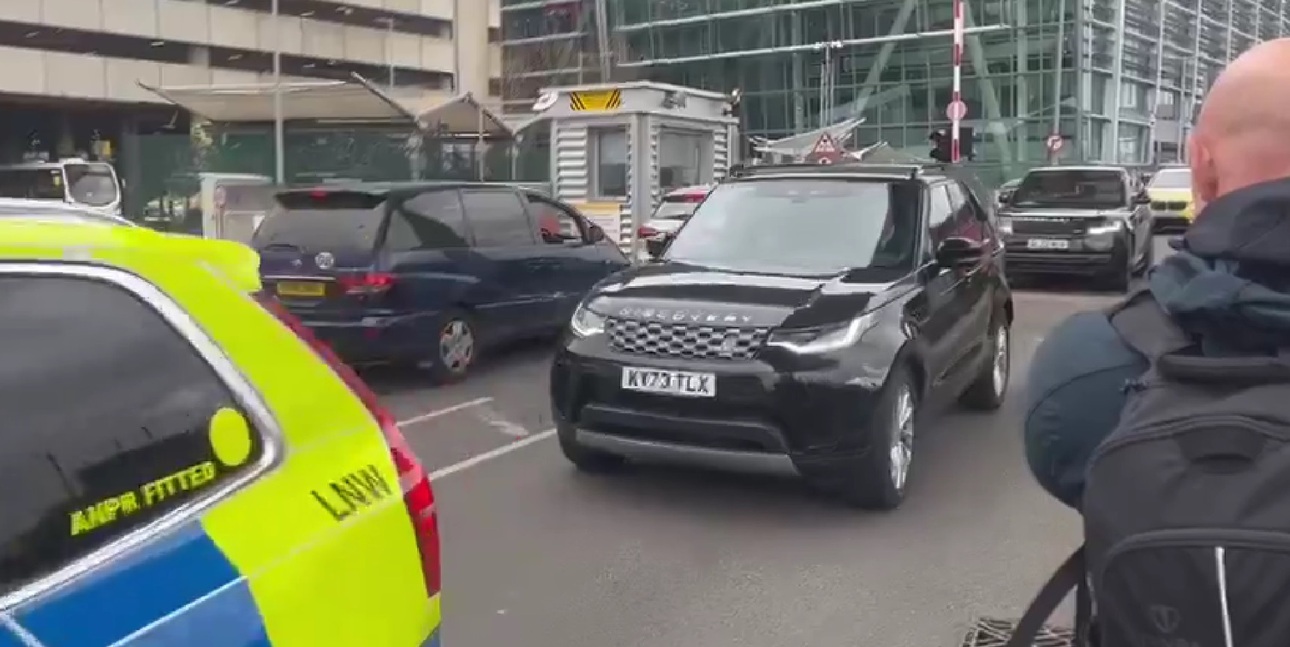 Принца Гарри встретили в Хитроу