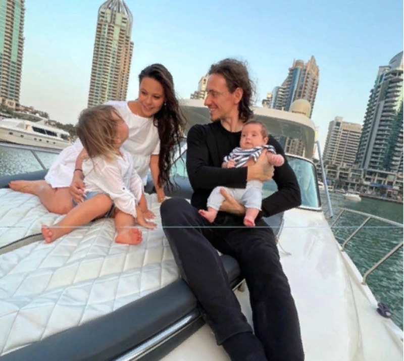 Сергей и Елена с детьми