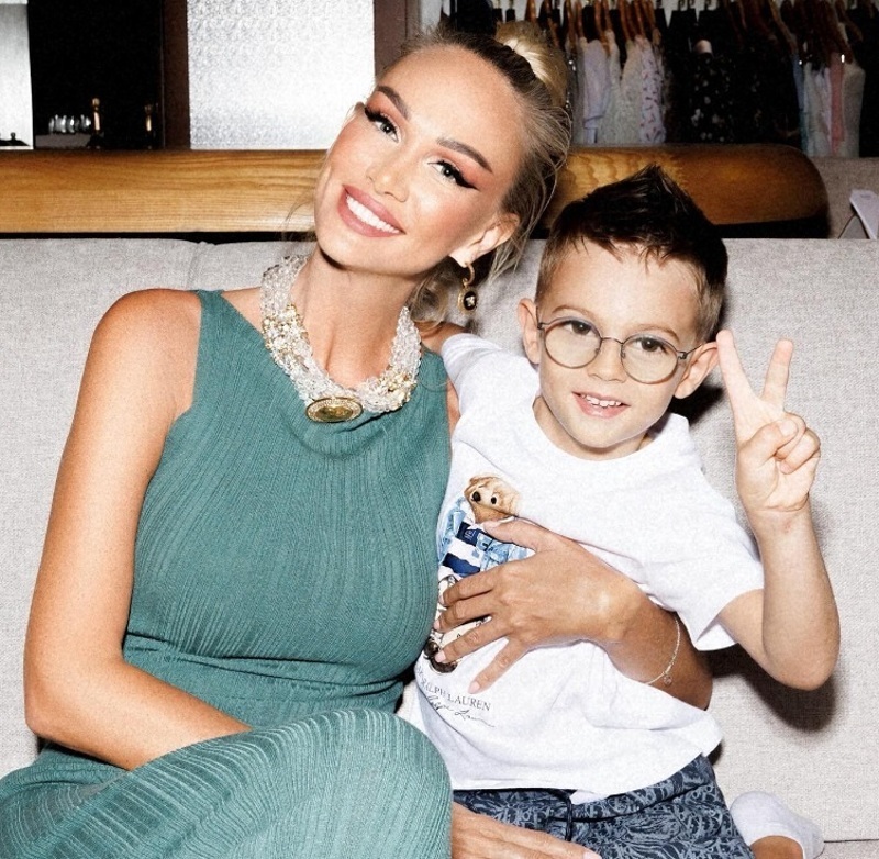 Виктория Лопырева с сыном