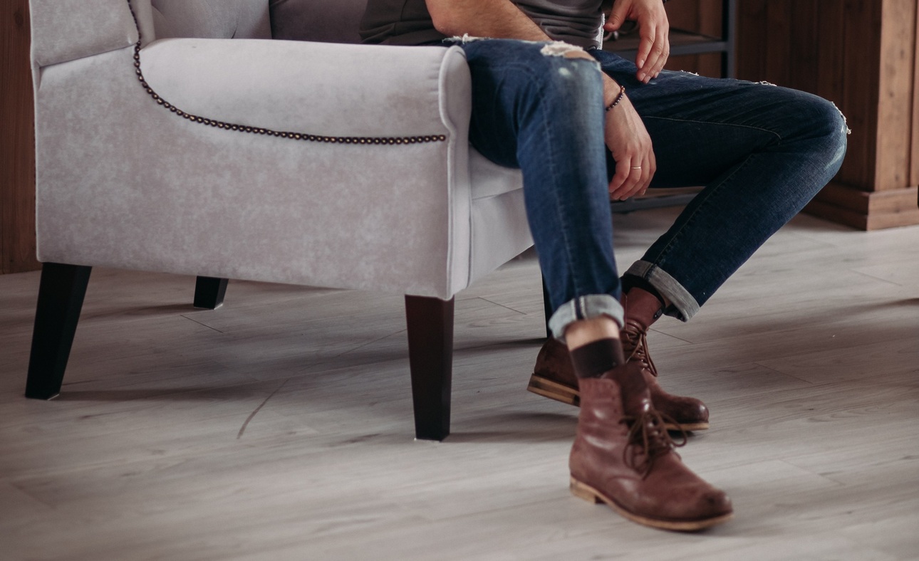 не стоит показывать свои голени в общественных местах