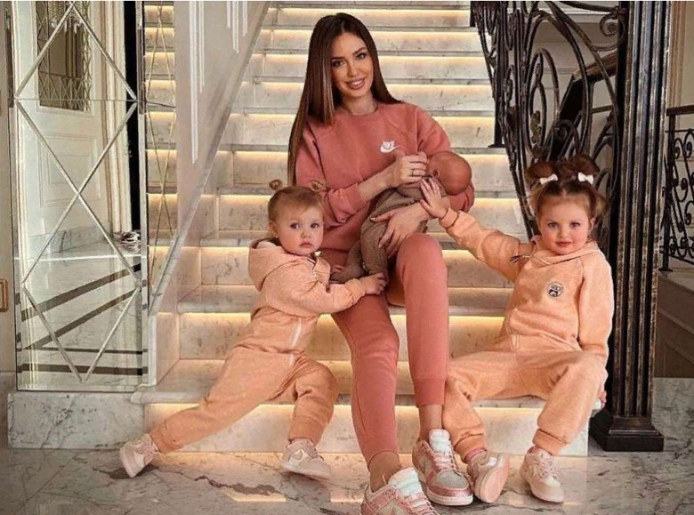 Анастасия Костенко с детьми