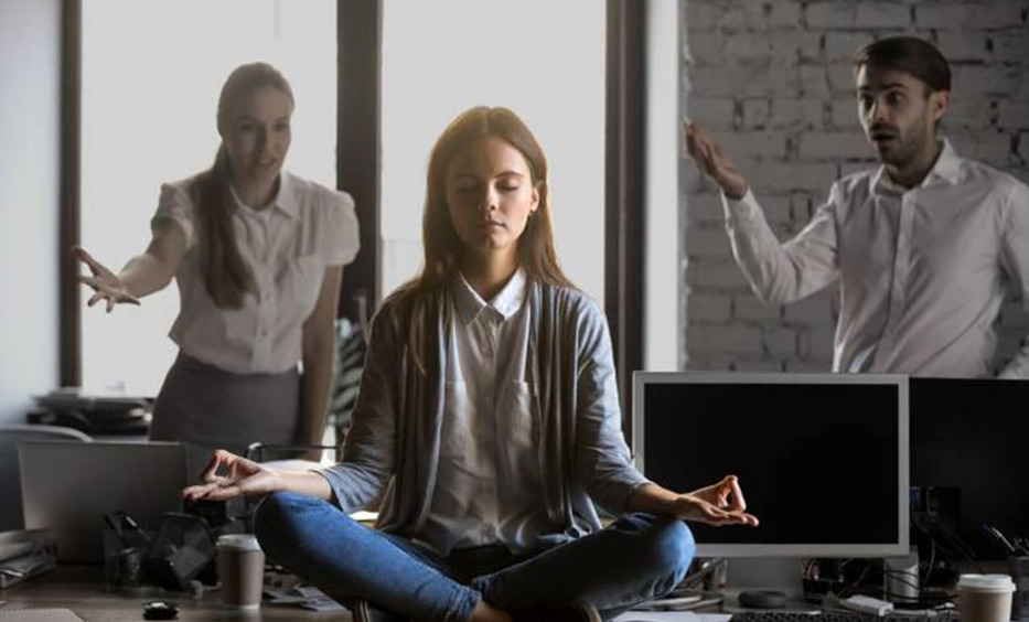 Энергетические вампиры: как распознать и защититься от них