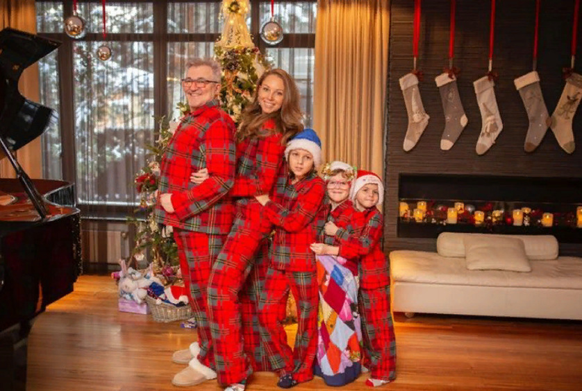 Дмитрий Дибров с семьей