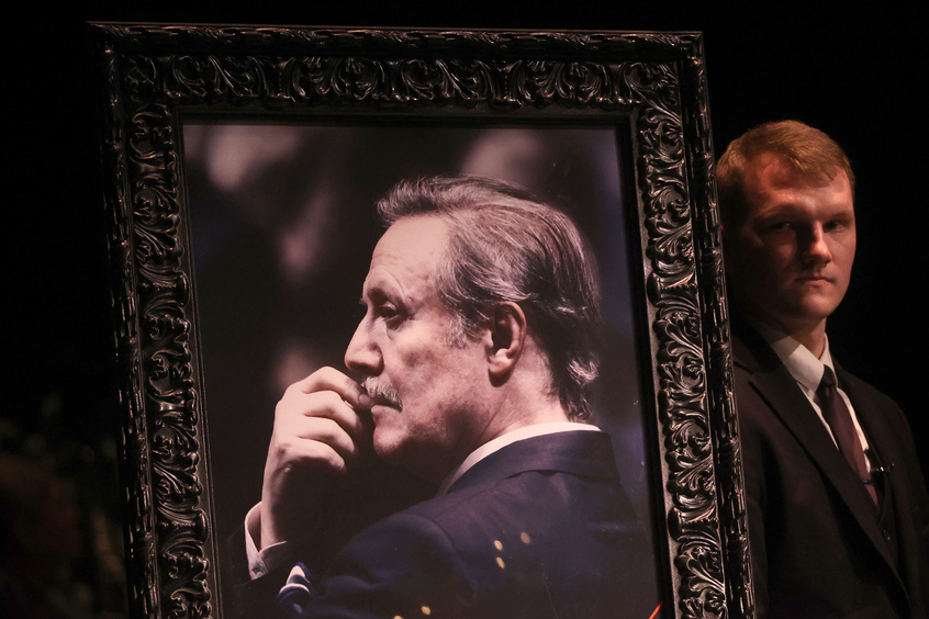 «Доступный и нежный»: Юрия Соломина похоронили под аплодисменты