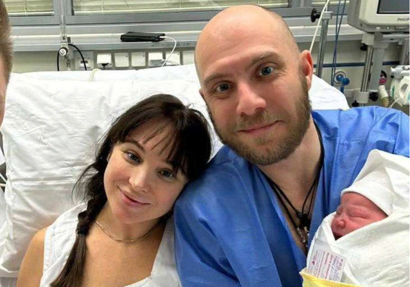 Клип Поплавский с женой и дочерью