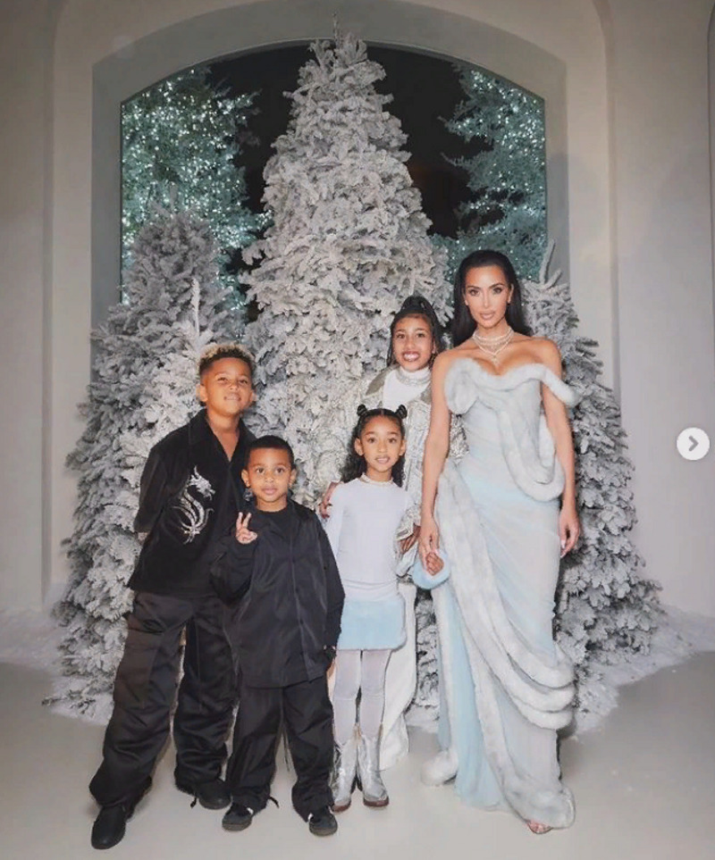 Ким Кардашьян с детьми