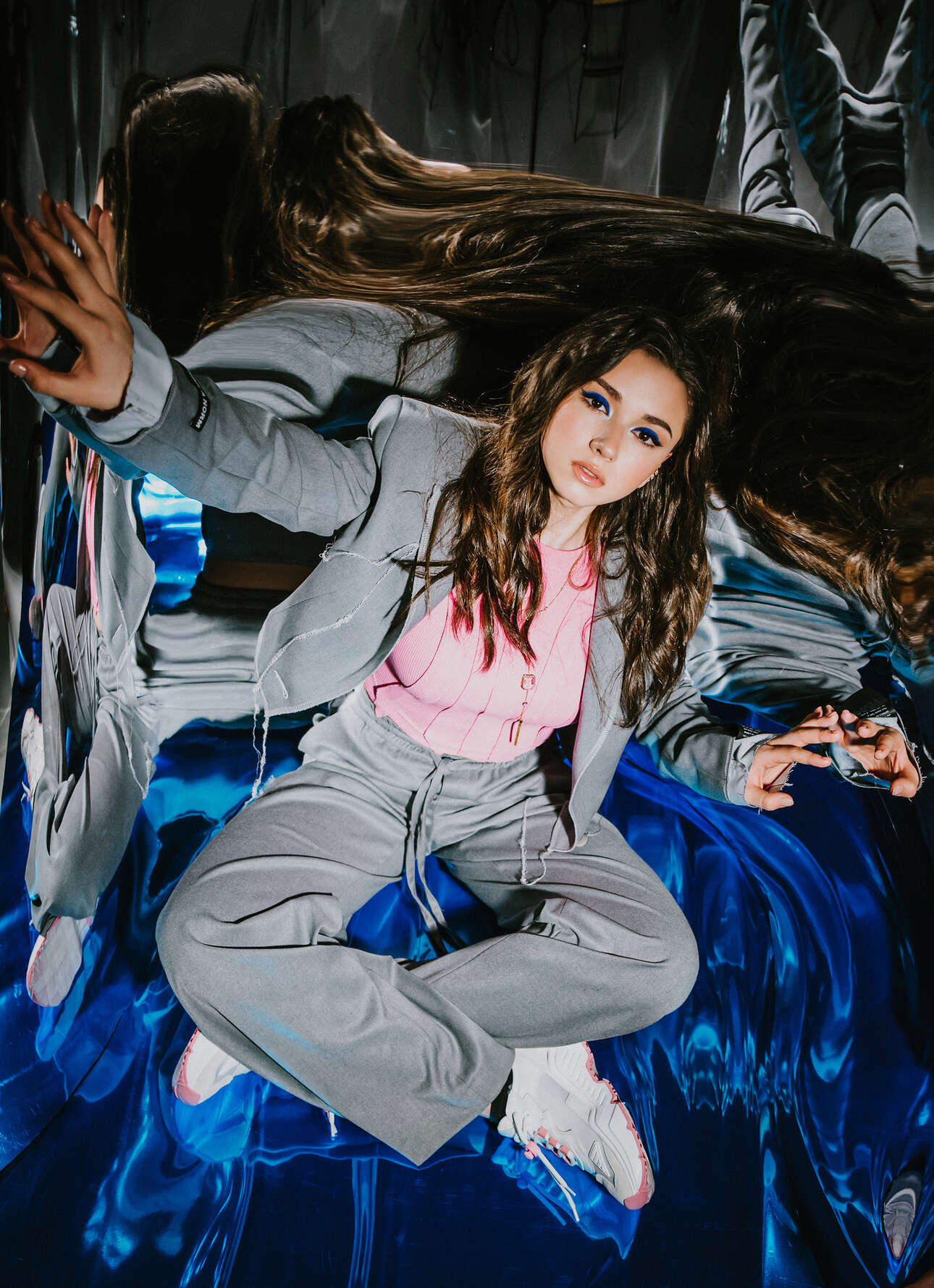 Фото: Мария Хуторцева, Стиль: Евгения Лачина, Макияж: Мария Родькина, Волосы: Мария Соболева, Ассистент фотографа: Олеся Сипович, Видеограф: Полина Липатникова