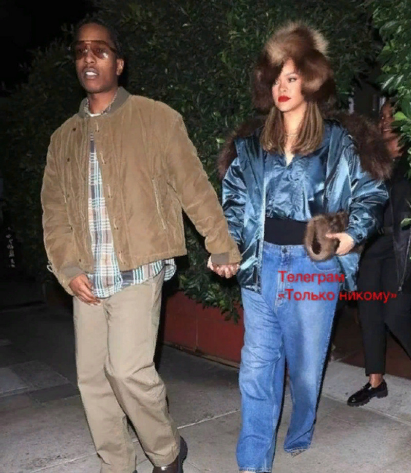 Рианна на прогулке