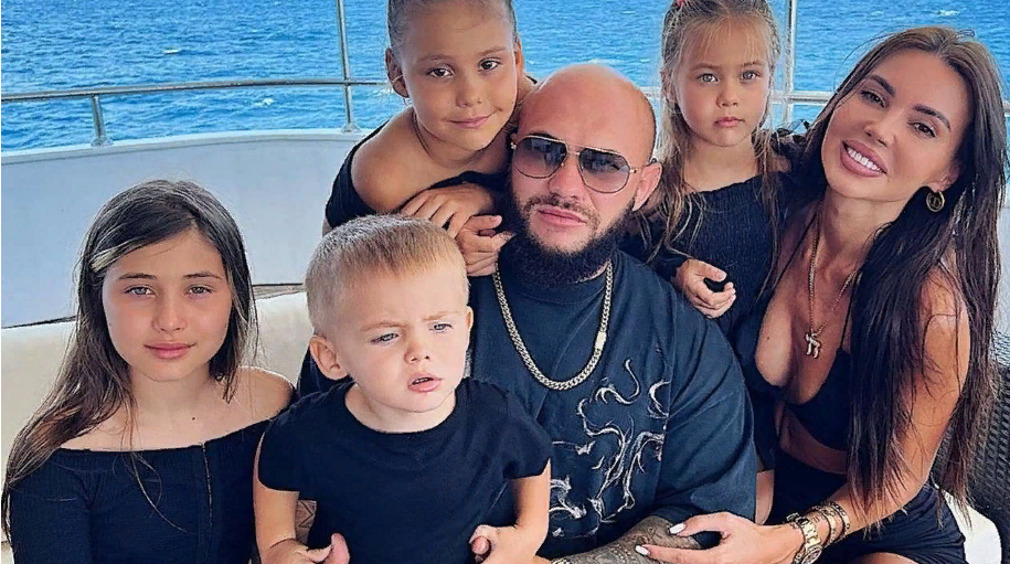 Оксана Самойлова и Джиган с детьми