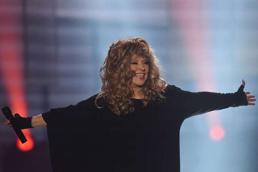 «Мать-одиночка»: Пугачеву с близнецами заметили на Кипре