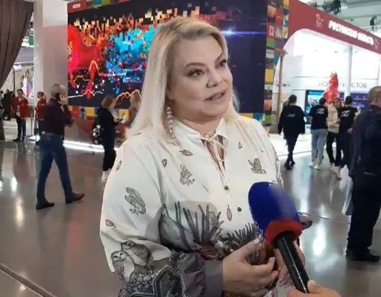 «Я безумно боюсь, я плачу »: Поплавская не может выйти на связь с сыном на фронте