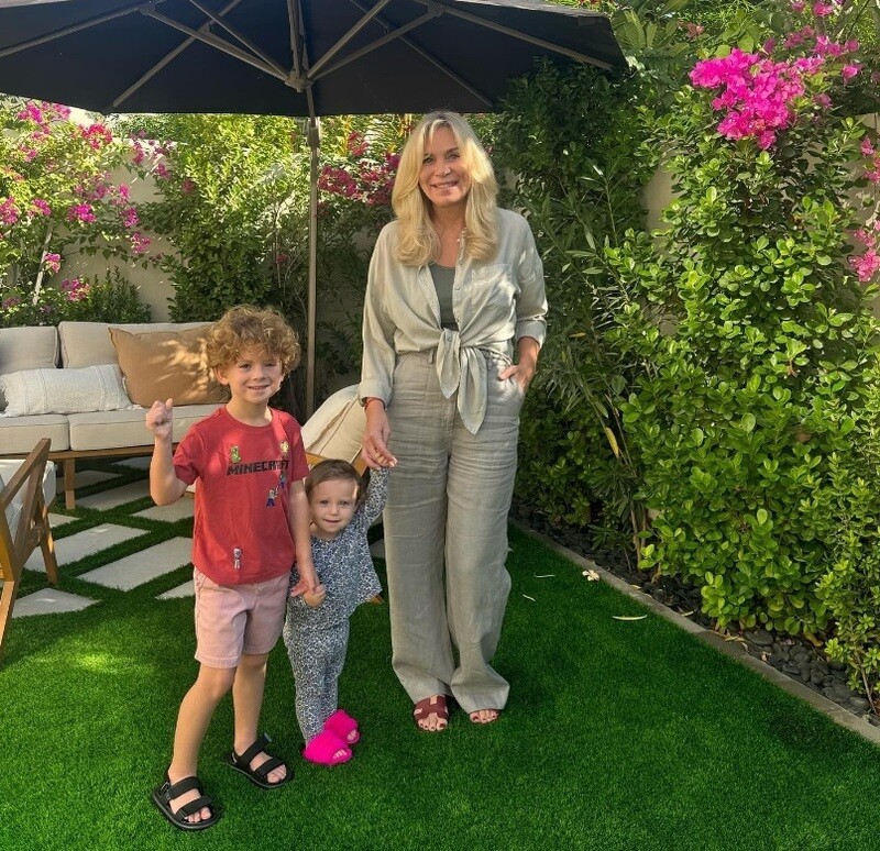 Марина Юдашкина с внуками