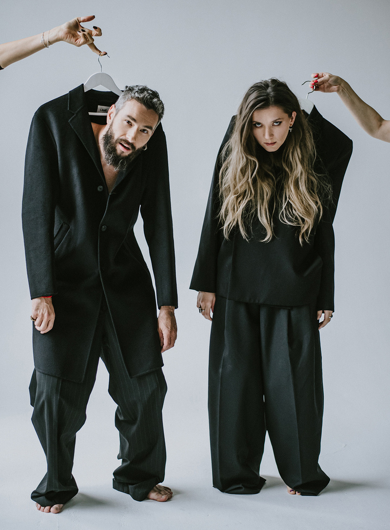 Фото: Мария Хуторцева Стиль: Евгения Лачина Макияж: Екатерина Карташова (визажист Clarins) Волосы: Карина Яськова (стилист парикмахерской BLK для L’oreal Professionnel Paris)