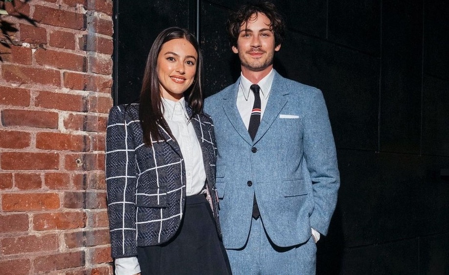 Логан Лерман и Ана Корриган