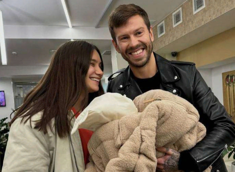 Федор Смолов с женой и дочерью