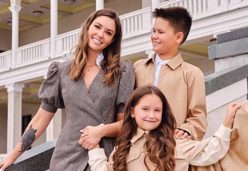 АГАТА МУЦЕНИЕЦЕ С ДЕТЬМИ