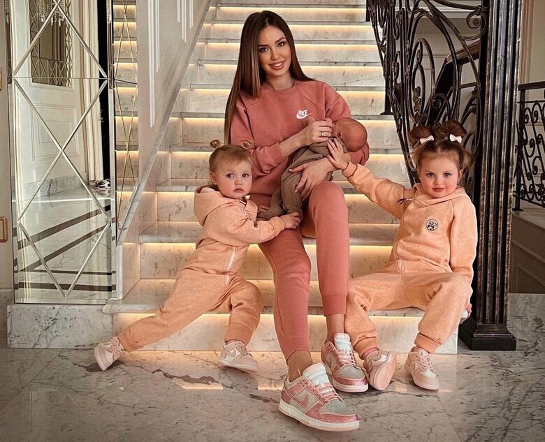АНАСТАСИЯ КОСТЕНКО С ДЕТЬМИ