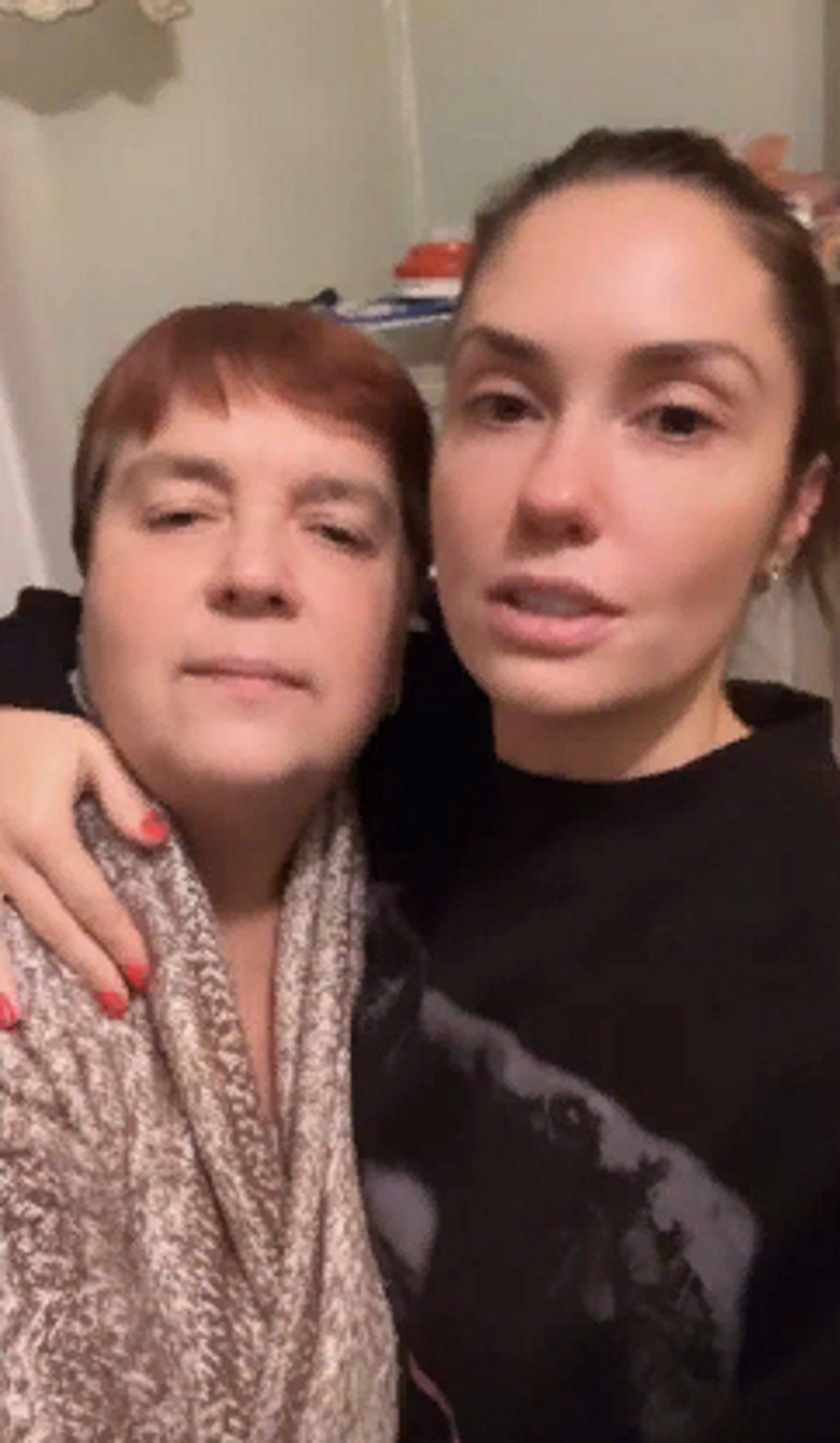 Агата с мамой