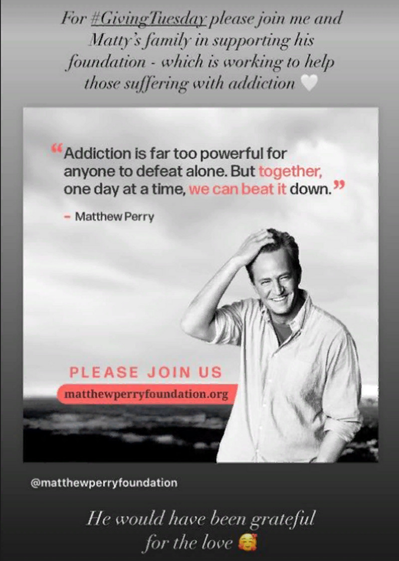 Энистон призвала фанатов пожертвовать деньги