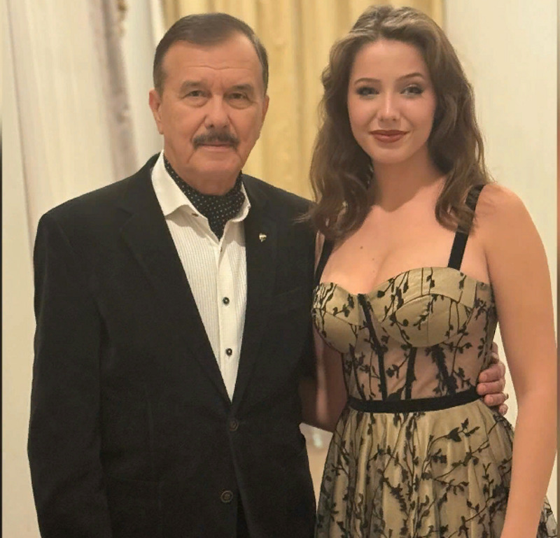 Вера Алдонина и певец Леонид Серебренников