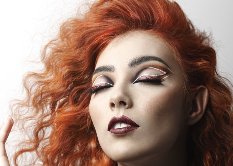 Макияж «летучая мышь»: лифтинг лица и глаз за пять минут