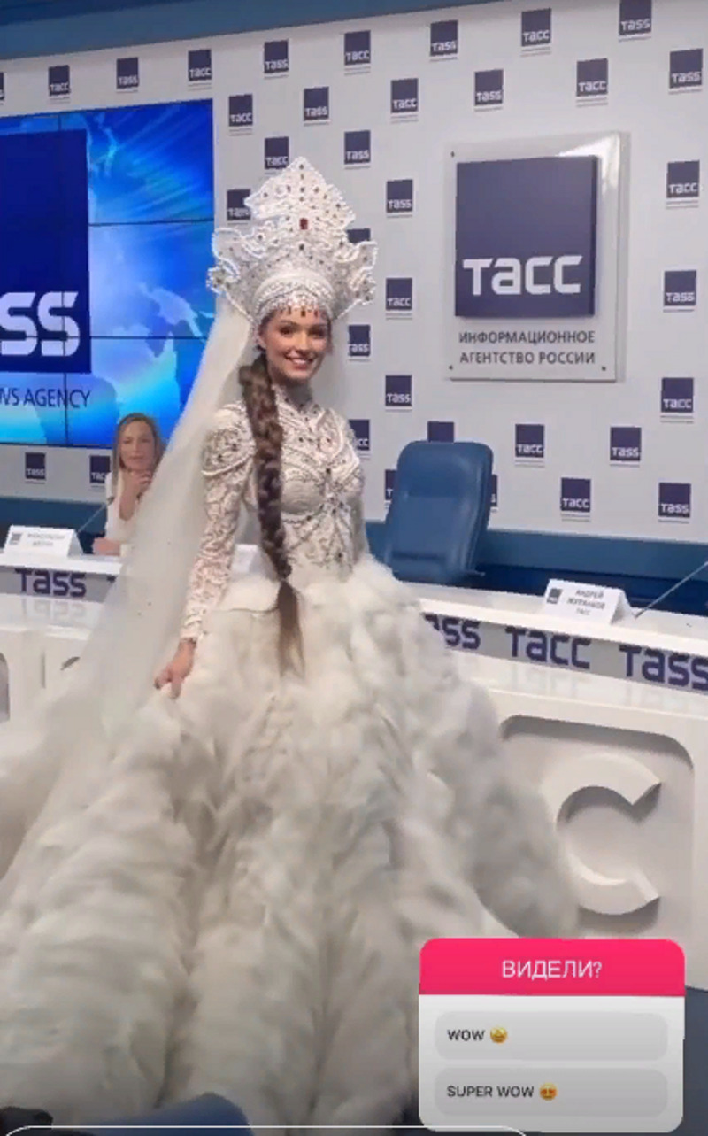 Голубева в наряде Царевны-Лебедь