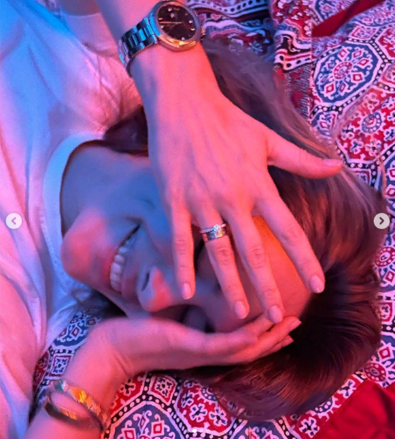 Зоя похвасталась кольцом