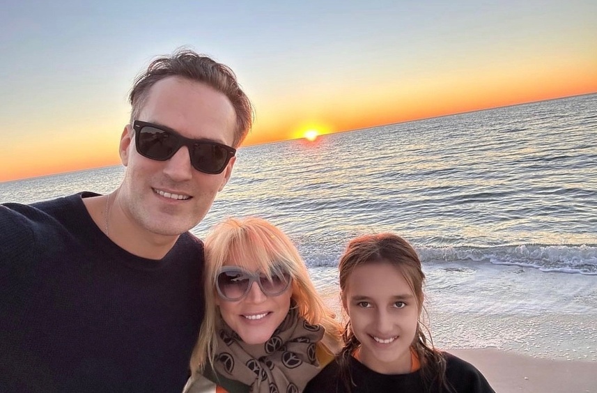 Кристина Орбакайте с семьей