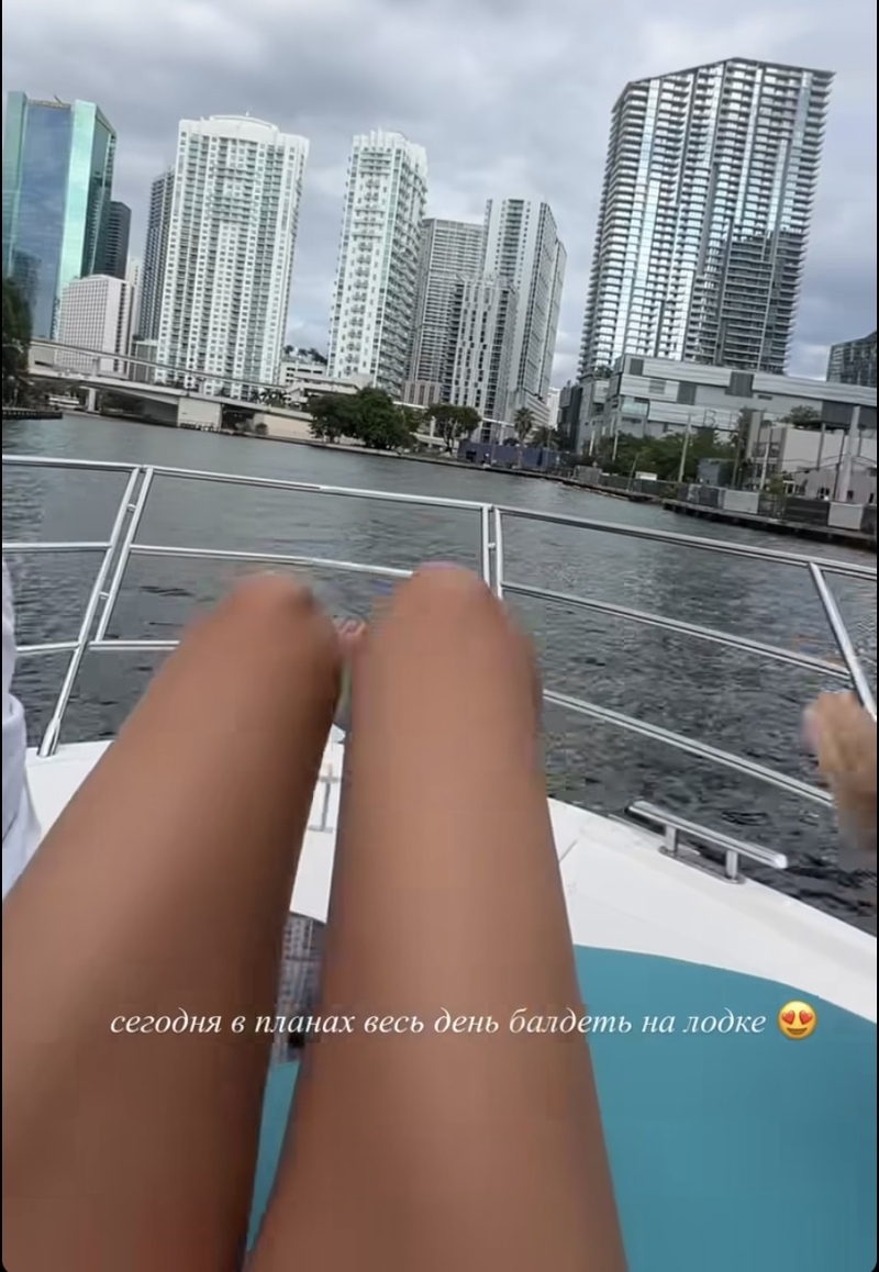 Краснова показала, как она с Никитой проводит время на новом месте