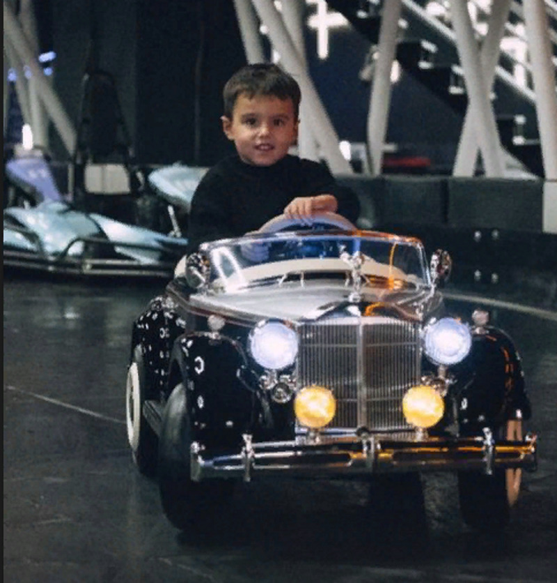 Ратмир сел за руль своего авто