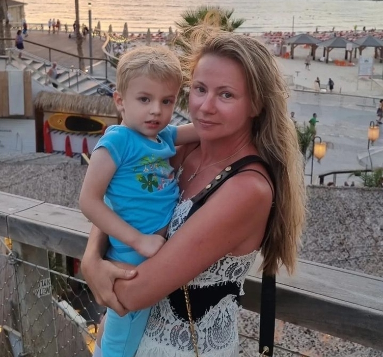 Мария Миронова с младшим сыном в Тель-Авиве