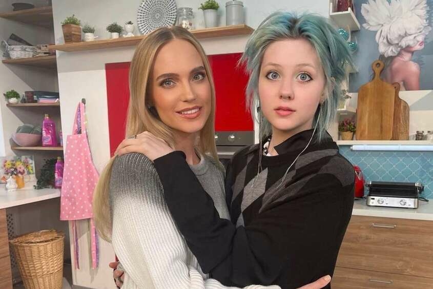 ГЛЮКОЗА С ДОЧЕРЬЮ ЛИДИЕЙ