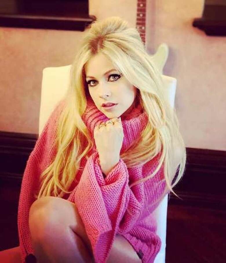 Аврил снова одна