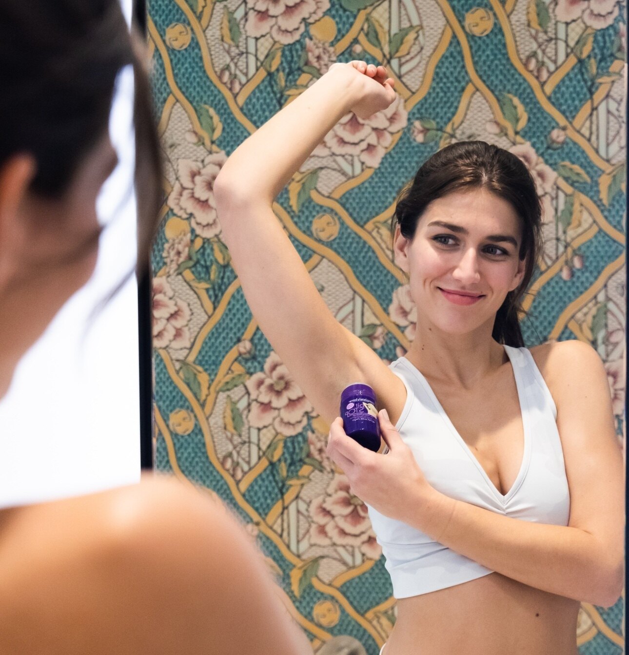 между антиперспирантом и дезодорантом есть большая разница