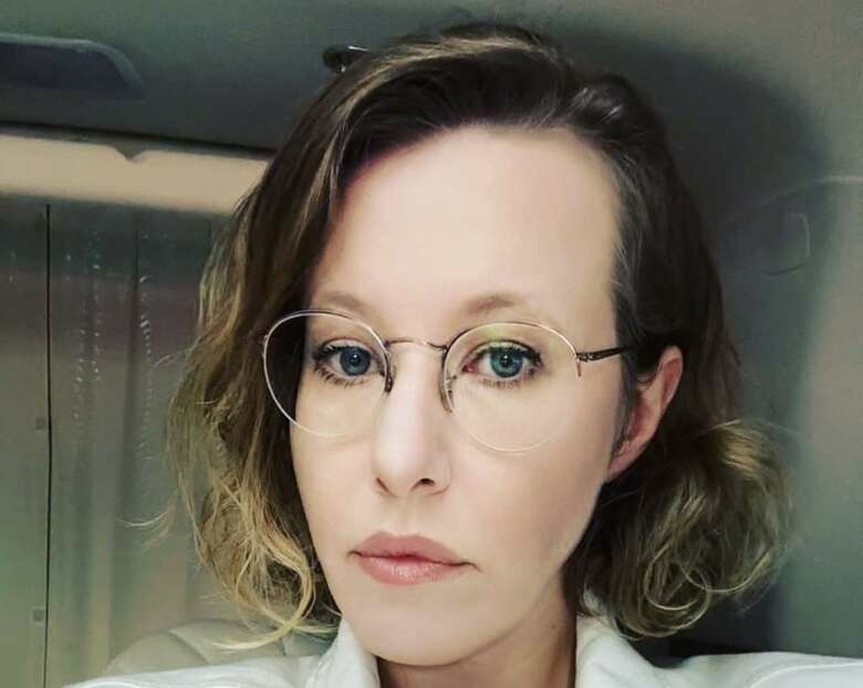 Поклонники раскритиковали новый образ Собчак с глубоким декольте: «Когда колхозница хочет быть принцессой»