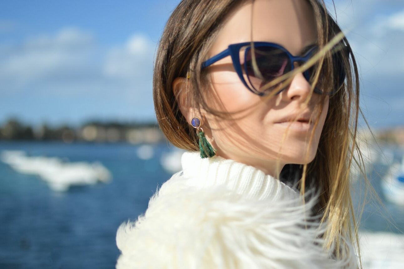 знакам огня можно смело экспериментировать с total look в белом цвете