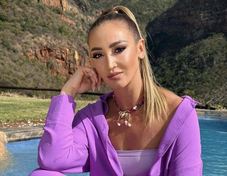 Ольга Бузова продемонстрировала фигуру в купальнике: «Лопес отдыхает»