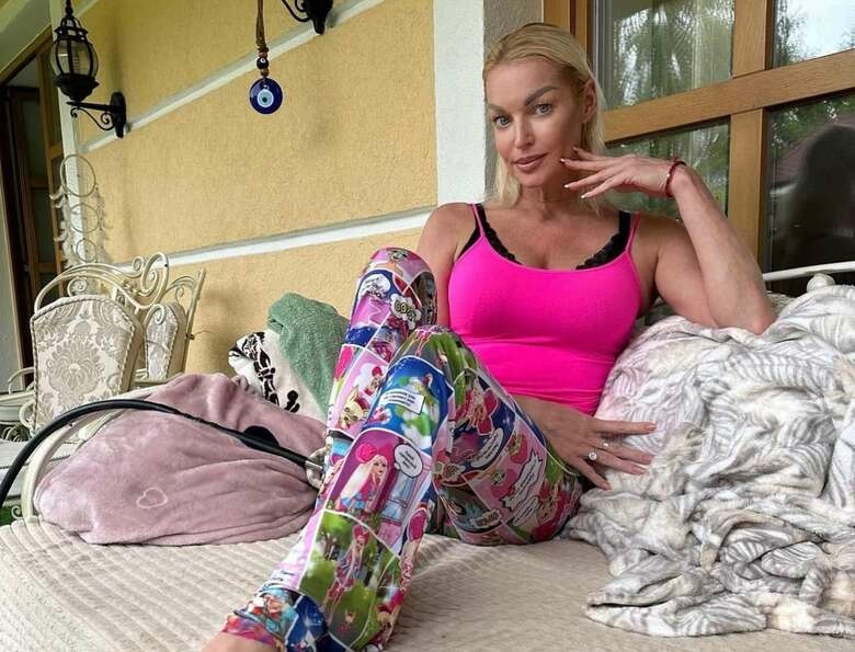 В Сети высмеяли Волочкову: «Спички все свои куда-то тянет»