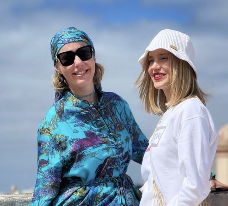 Ксения Собчак отдыхает на заграничном курорте вместе с Глюкозой